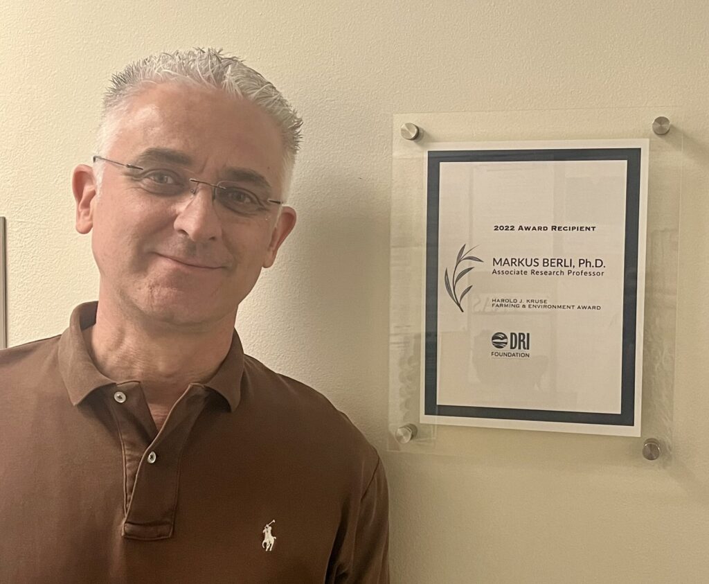 Markus Berli with the Farming & Environment Award.