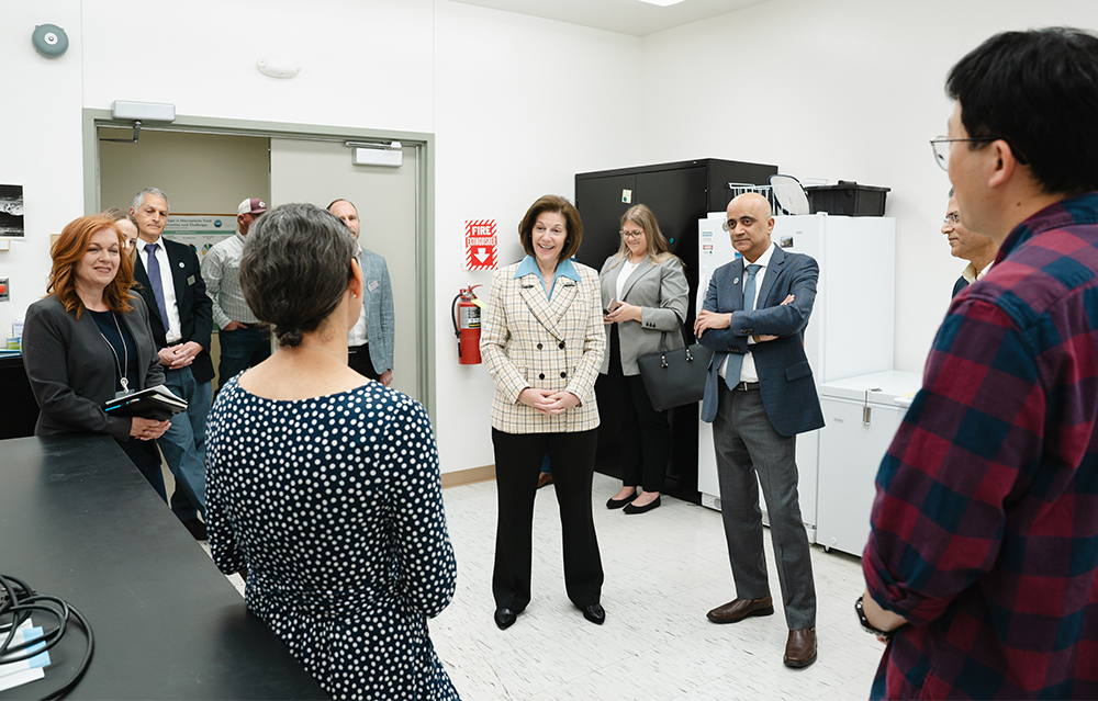 Senator Cortez Masto in a lab at DRI on a tour of the Reno Campus